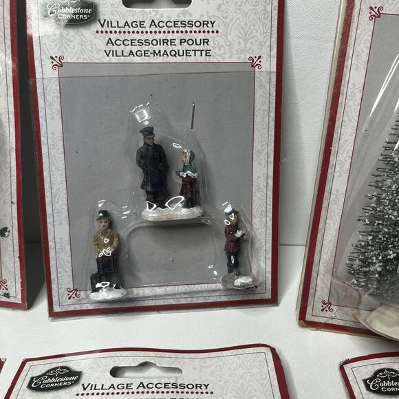 Lot Of 7 Cobblestone Corners Christmas Village Accessories - Picture 3 of 8